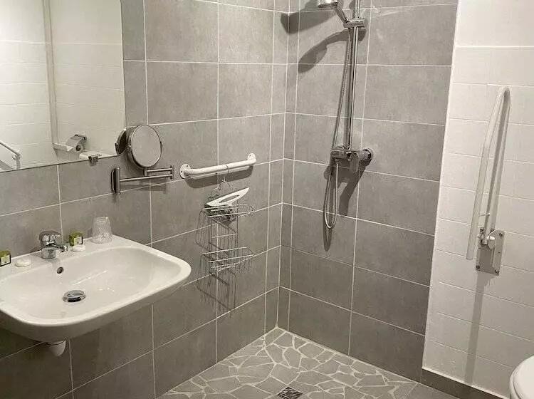 Отель L Escale Des Alpilles