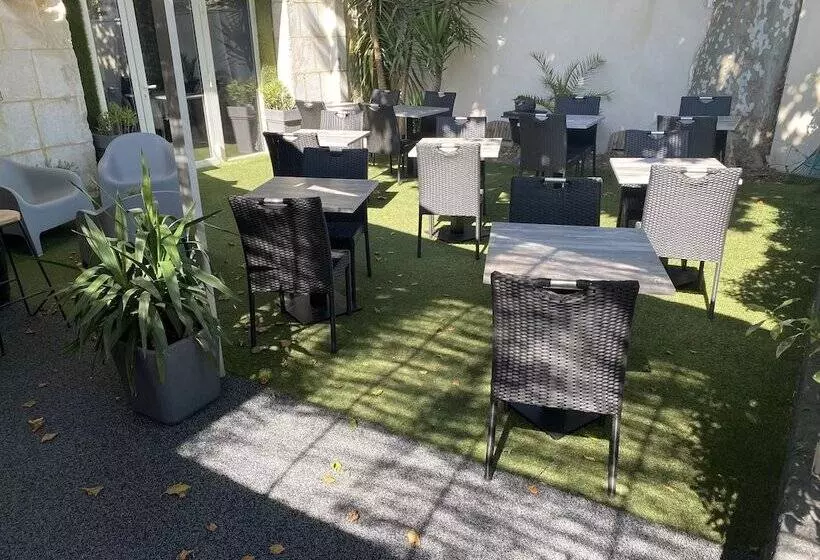 Отель L Escale Des Alpilles