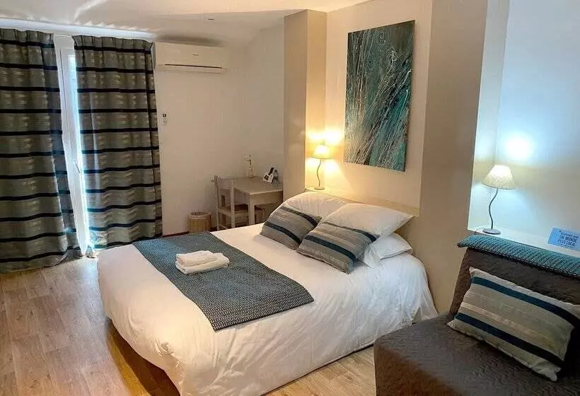 Отель L Escale Des Alpilles