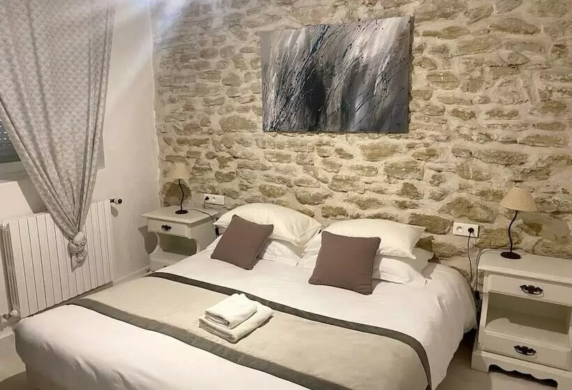 Отель L Escale Des Alpilles