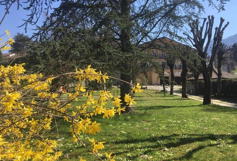 فندق Logis Hôtel Restaurant Le Castel Fleuri