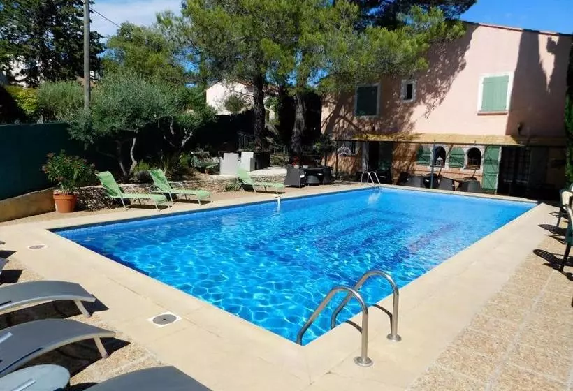 Отель Le Rouge Gorge