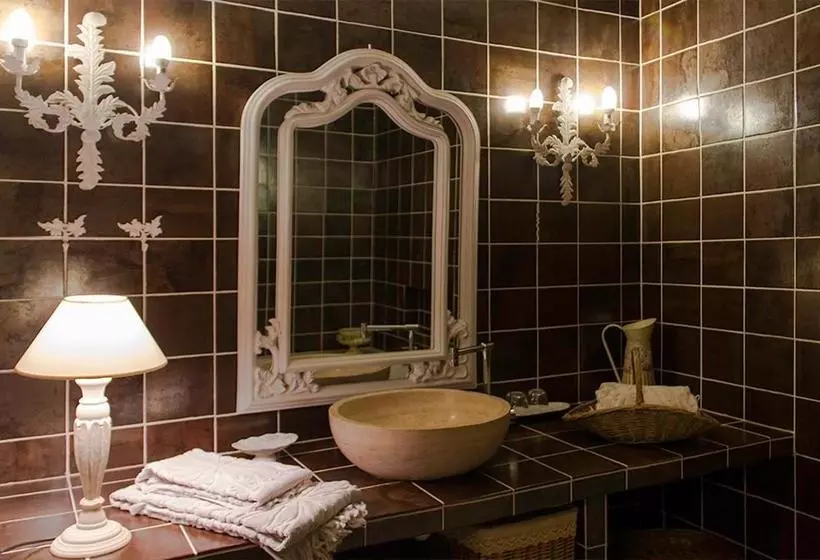 Отель Le Rouge Gorge