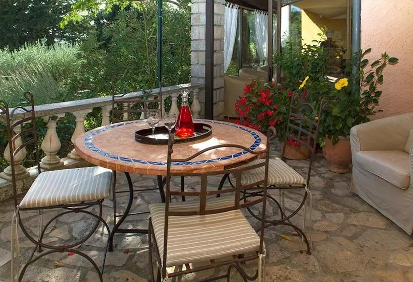 Отель Le Rouge Gorge