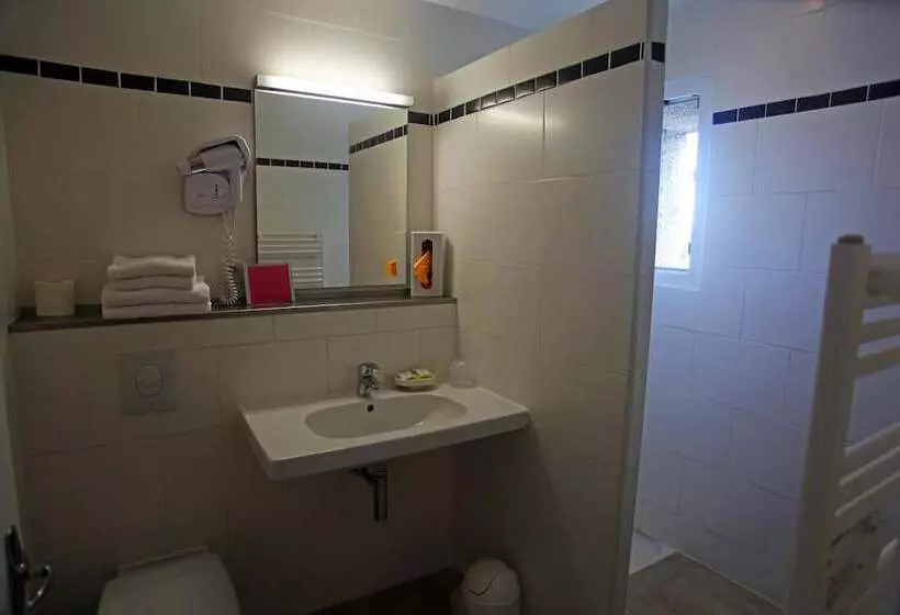 Logis Hotel Restaurant L Auberge Cigaloise