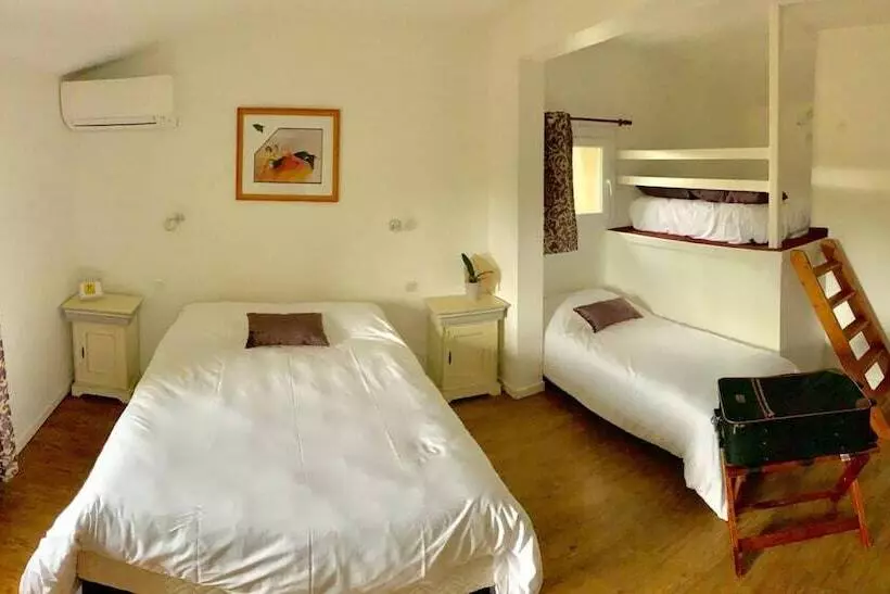 Logis Hotel Restaurant L Auberge Cigaloise