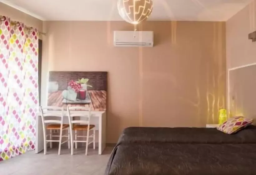 Logis Hotel Restaurant L Auberge Cigaloise