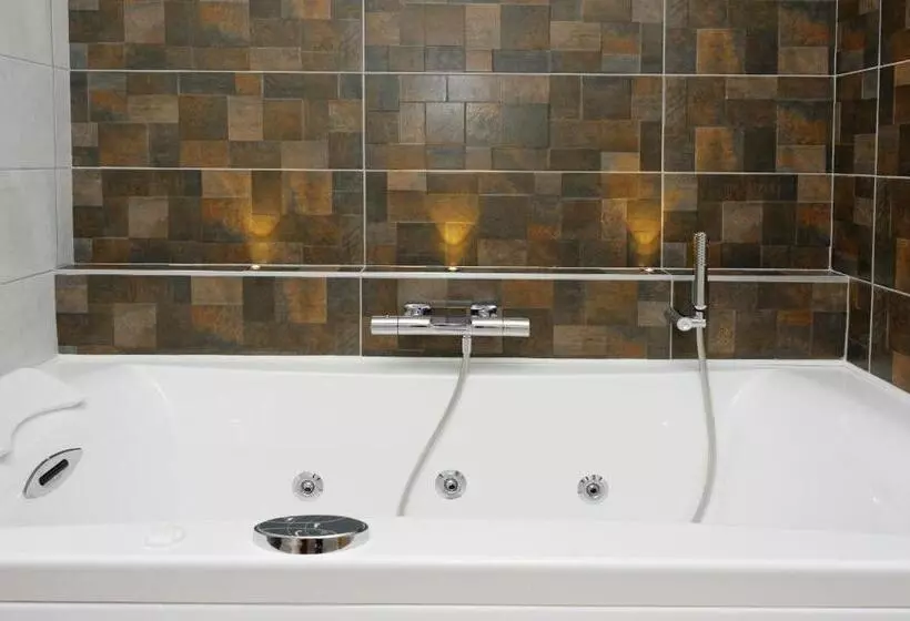 Logis Hotel De La Nivelle