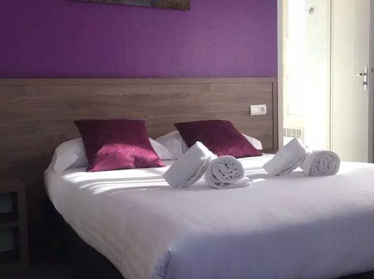 فندق Logis Hostellerie Du Cheval Blanc