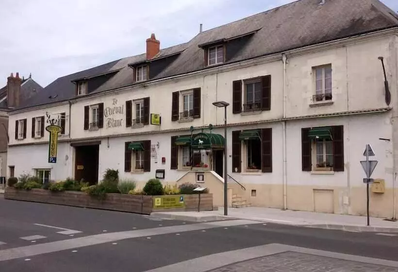 فندق Logis Hostellerie Du Cheval Blanc