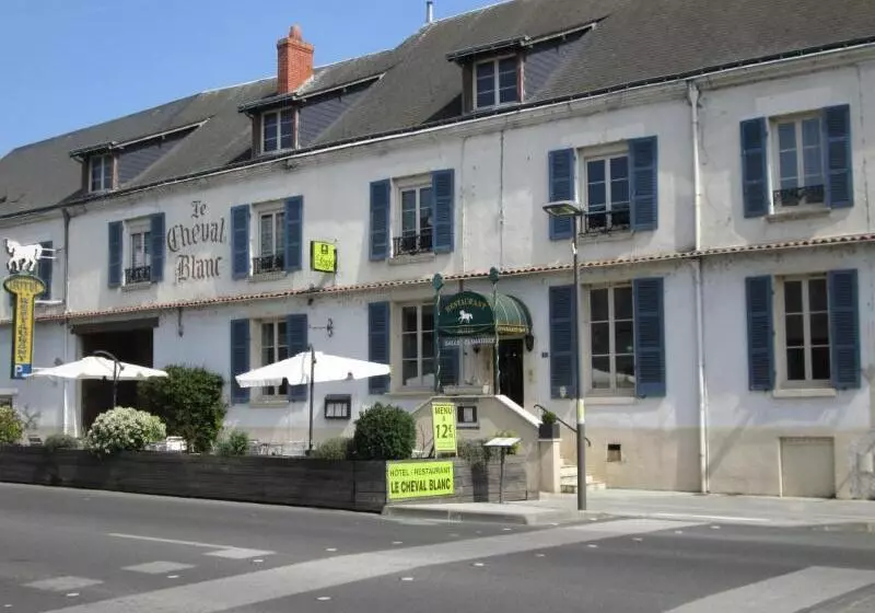 فندق Logis Hostellerie Du Cheval Blanc