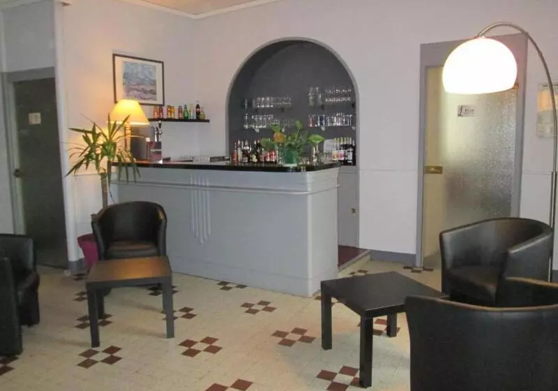 فندق Logis Hostellerie Du Cheval Blanc