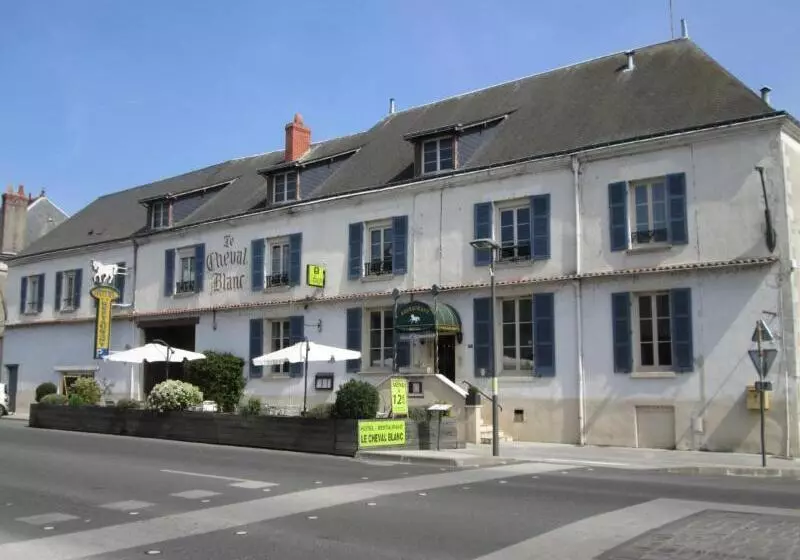 فندق Logis Hostellerie Du Cheval Blanc