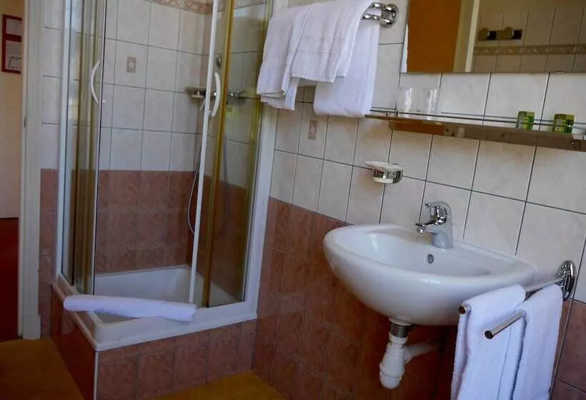 호텔 Logis Hôtel Du Commerce