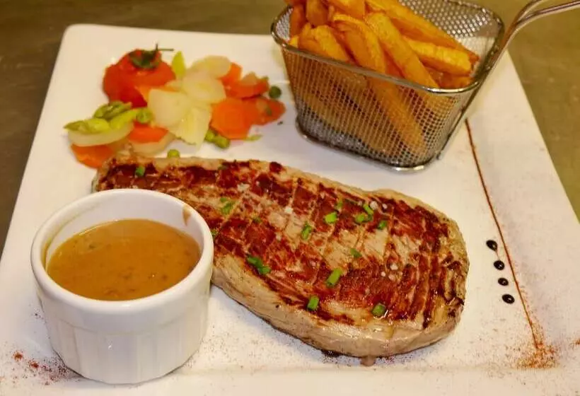 호텔 Logis Hôtel Du Commerce