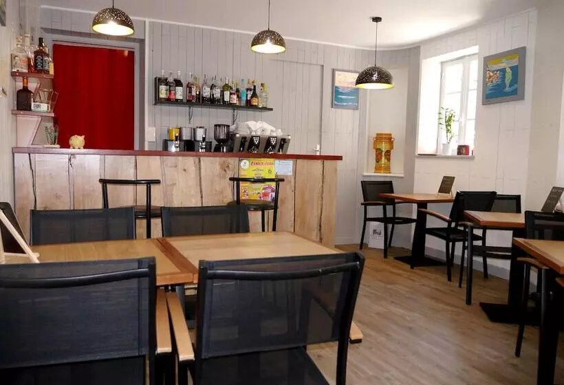 호텔 Logis Hôtel Du Commerce