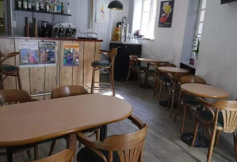 호텔 Logis Hôtel Du Commerce