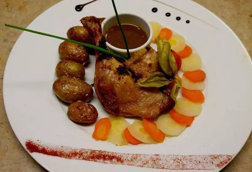 호텔 Logis Hôtel Du Commerce