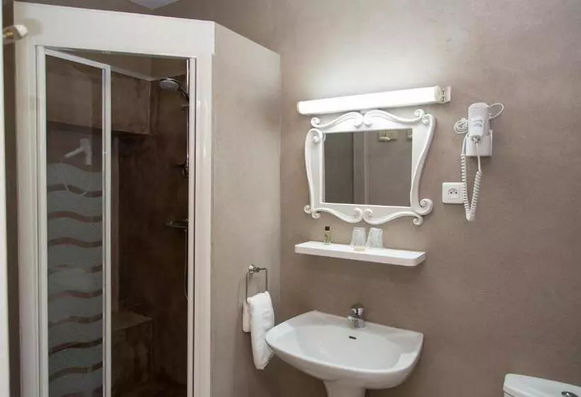 Отель Logis Hôtel Restaurant La Farigoule