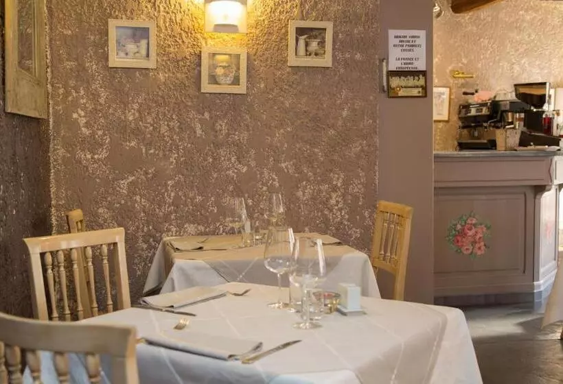 Отель Logis Hôtel Restaurant La Farigoule