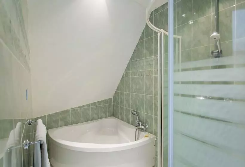 ホテル Logis Hôtels Restaurant La Mère Hamard