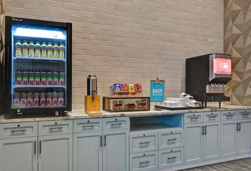 هتل Hampton Inn & Suites Nashville Downtown Capitol View