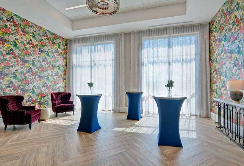 هتل Hampton Inn & Suites Nashville Downtown Capitol View