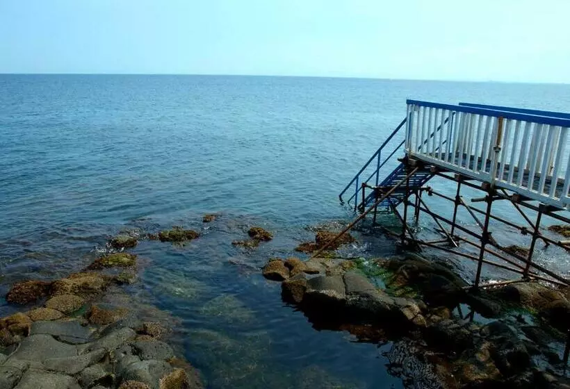 ベッドアンドブレックファースト Nero Basalto Azzurro Mare