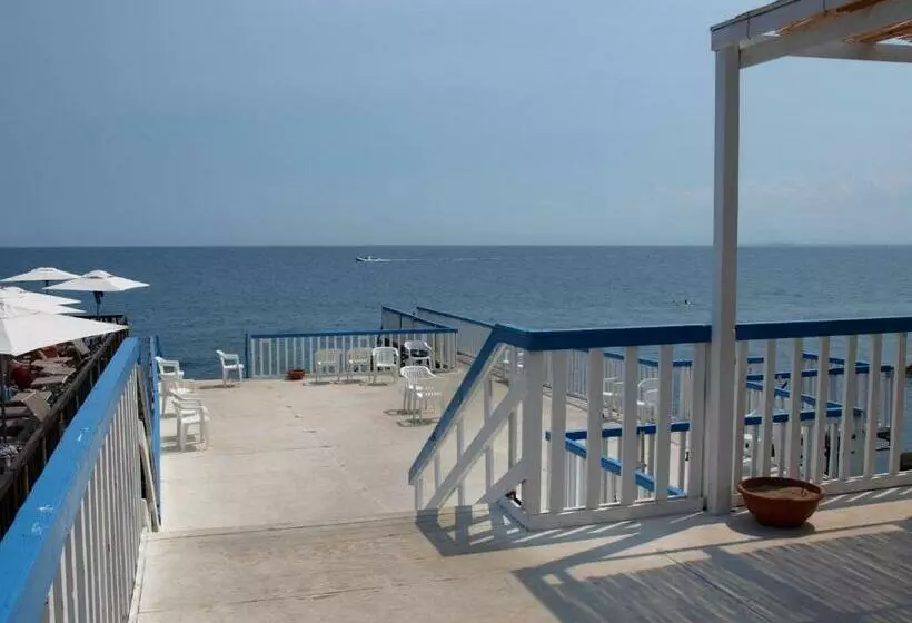 ベッドアンドブレックファースト Nero Basalto Azzurro Mare