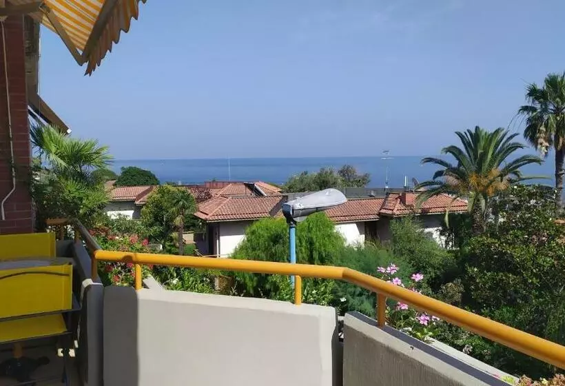 ベッドアンドブレックファースト Nero Basalto Azzurro Mare