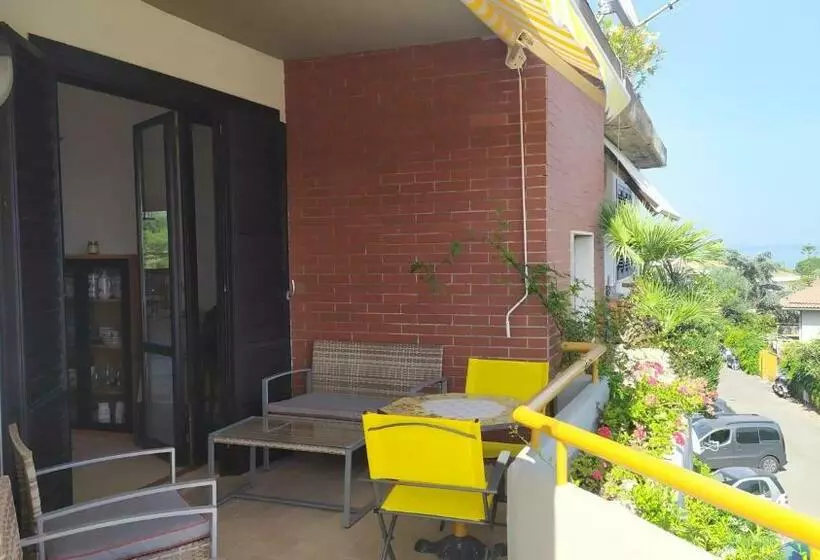 ベッドアンドブレックファースト Nero Basalto Azzurro Mare