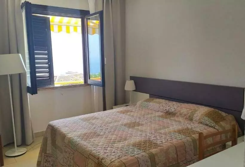 ベッドアンドブレックファースト Nero Basalto Azzurro Mare