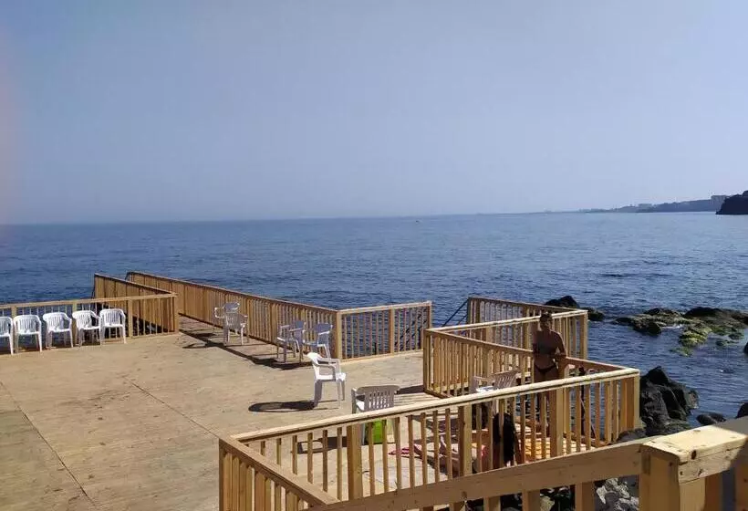 ベッドアンドブレックファースト Nero Basalto Azzurro Mare