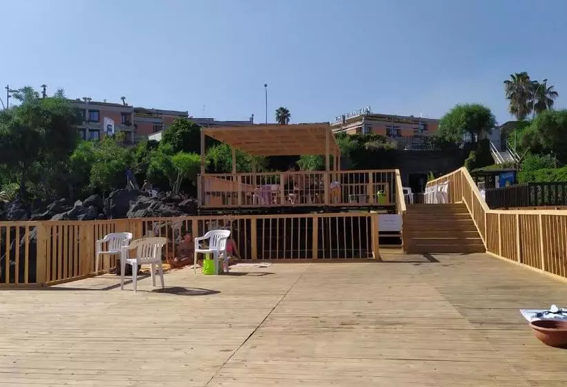 ベッドアンドブレックファースト Nero Basalto Azzurro Mare