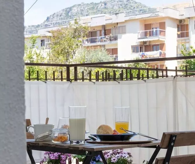 تختخواب و صبحانه Nesea