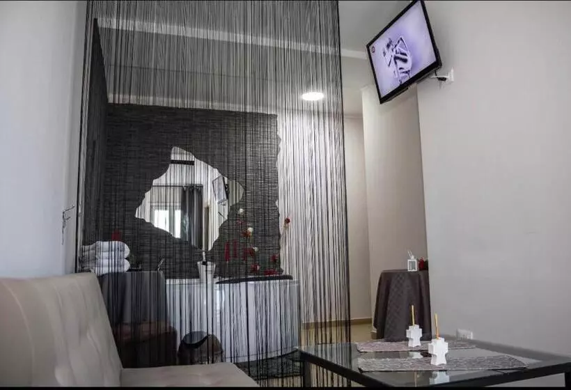 تختخواب و صبحانه The Lux