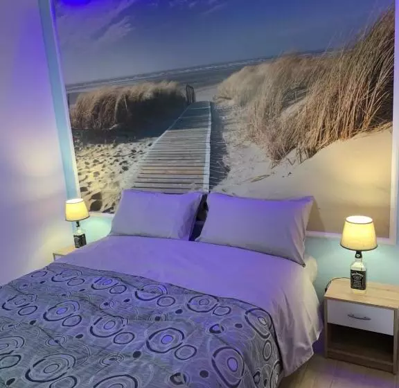 تختخواب و صبحانه The Lux