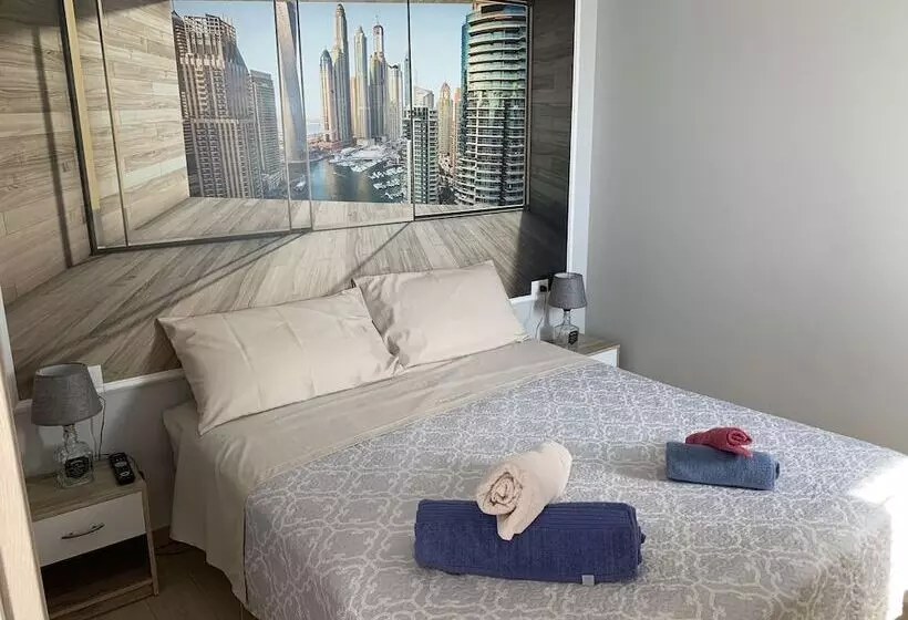 تختخواب و صبحانه The Lux