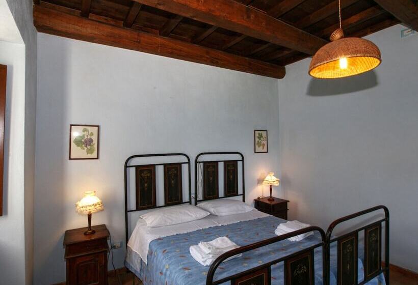 Cozy Cottage In Abbateggio With Garden