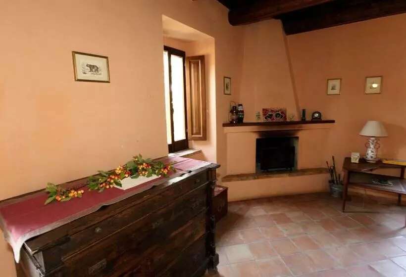 Cozy Cottage In Abbateggio With Garden