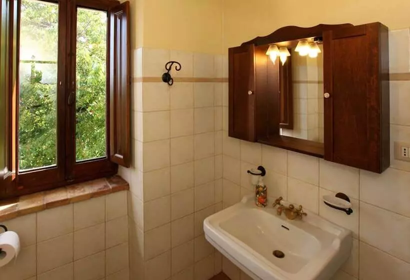 Cozy Cottage In Abbateggio With Garden