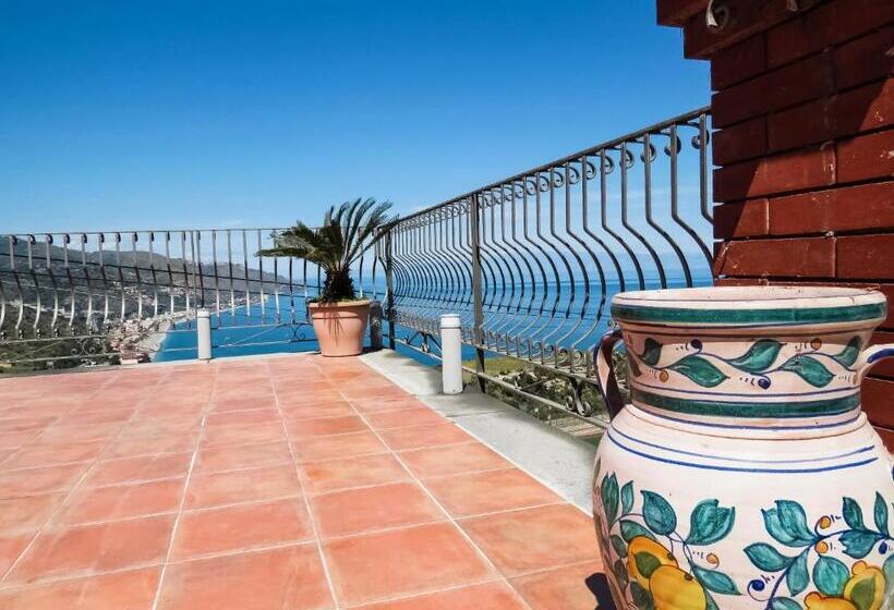 مسافرخانه Villa Athèna