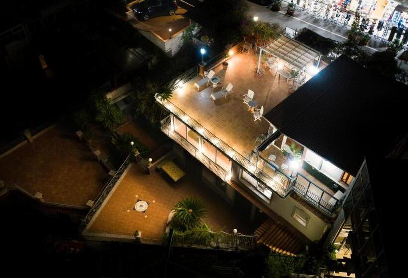 مسافرخانه Villa Athèna