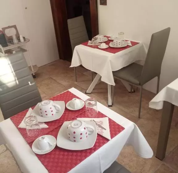 تختخواب و صبحانه Residence Tucci