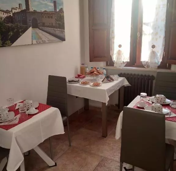 تختخواب و صبحانه Residence Tucci