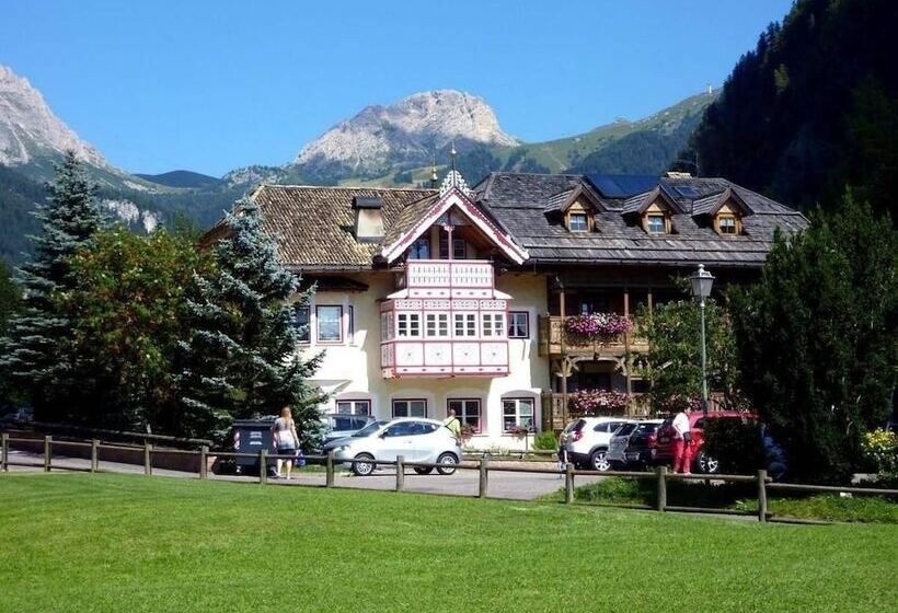 تختخواب و صبحانه Appartamenti Majon Sotroi