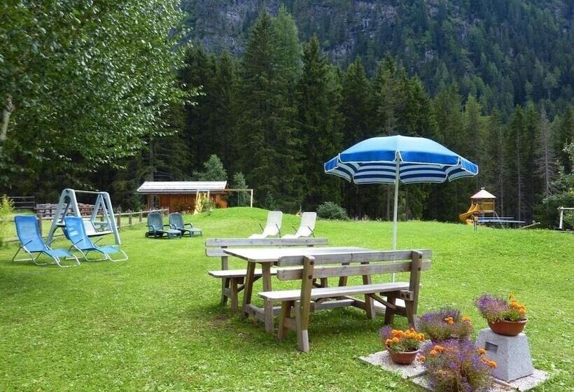 تختخواب و صبحانه Appartamenti Majon Sotroi