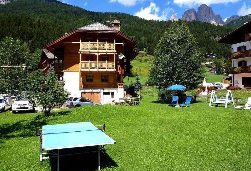 تختخواب و صبحانه Appartamenti Majon Sotroi