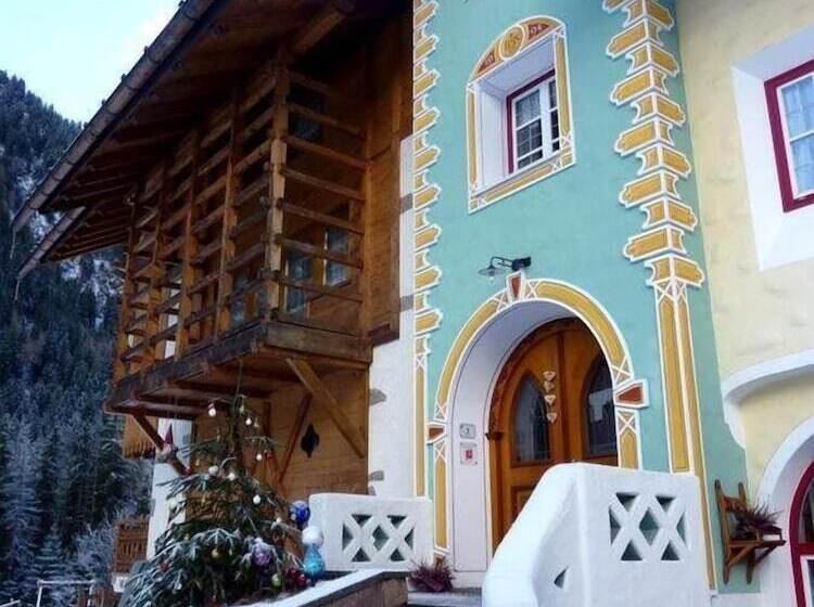 تختخواب و صبحانه Appartamenti Majon Sotroi