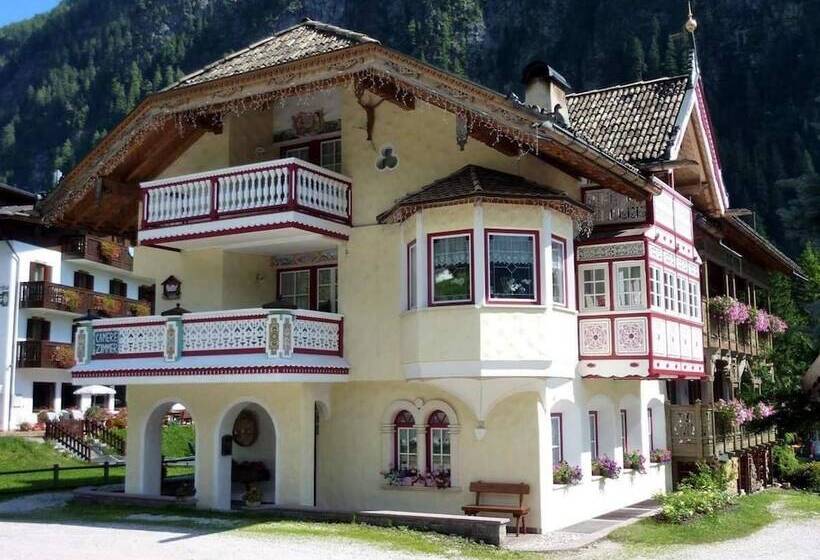 تختخواب و صبحانه Appartamenti Majon Sotroi